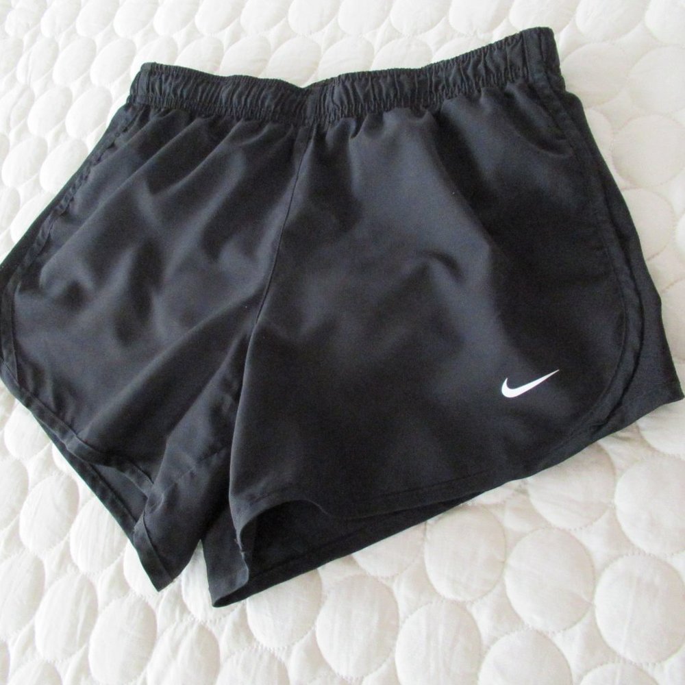 Nike Girls Black Shorts - Picture 3 of 10